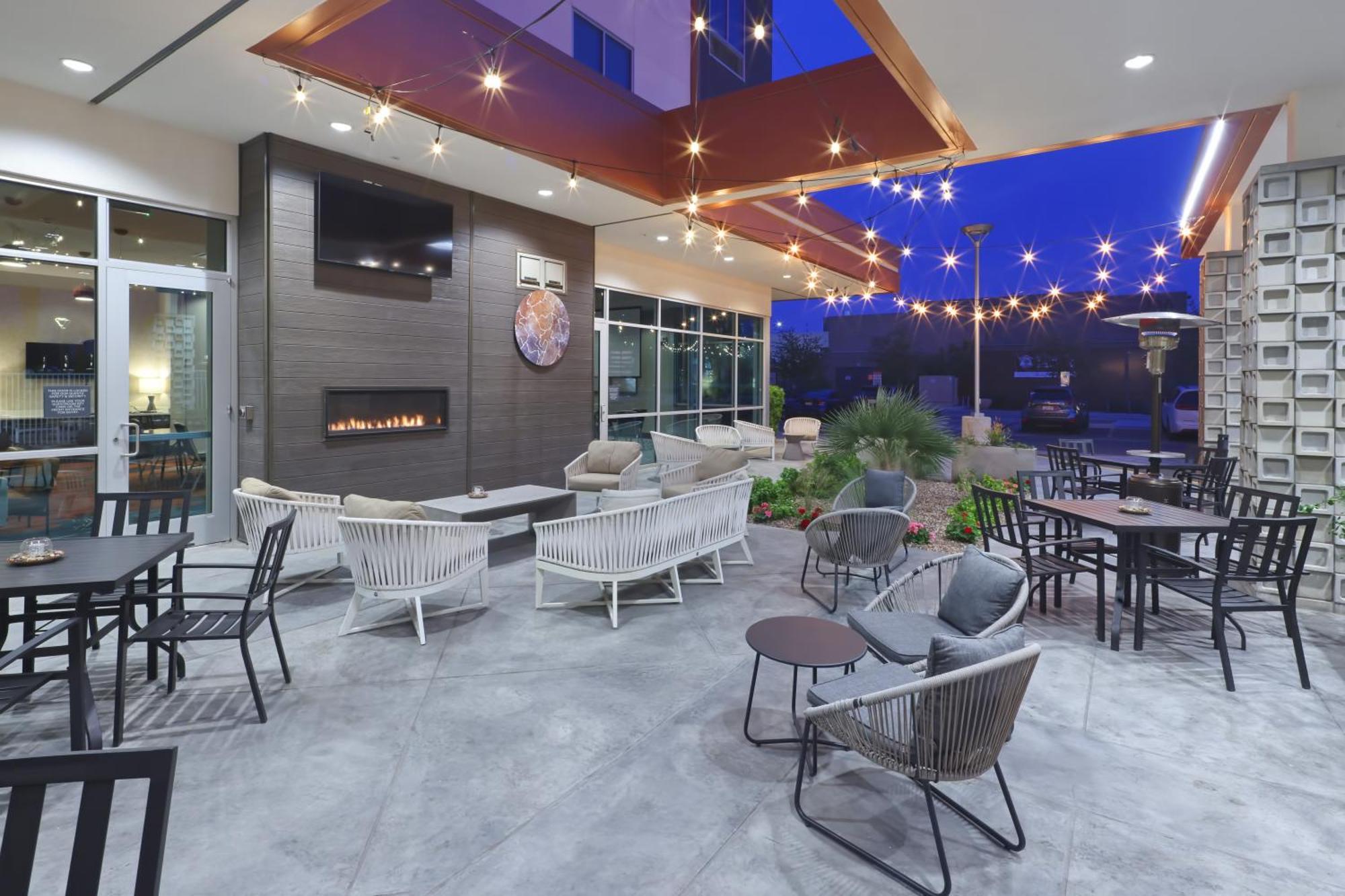 Hilton Garden Inn Chandler Downtown Zewnętrze zdjęcie
